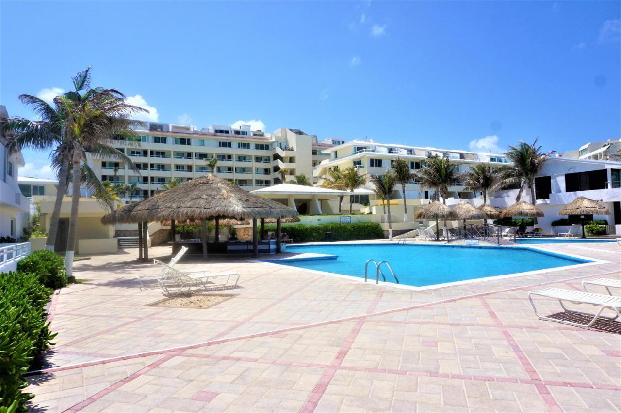 Brisas Beachfront Penthouses 칸쿤 외부 사진